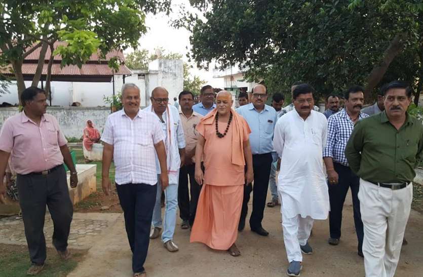 स्वामी अखिलेश्वरानंद गिरि को मप्र सरकार का तोहफा, विभाग ने जारी किए आदेश