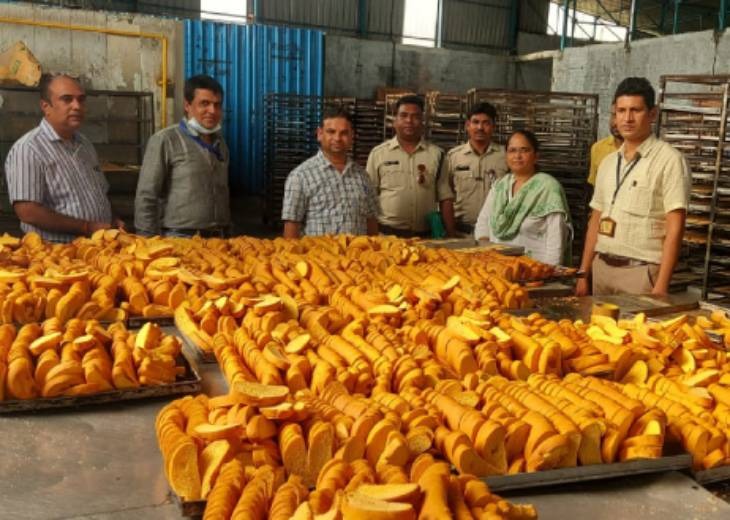 उज्जैन में सोडियम सेक्रीन मिलाकर बना रहे थे टोस्ट, फैक्ट्री सील, 3 पर केस दर्ज