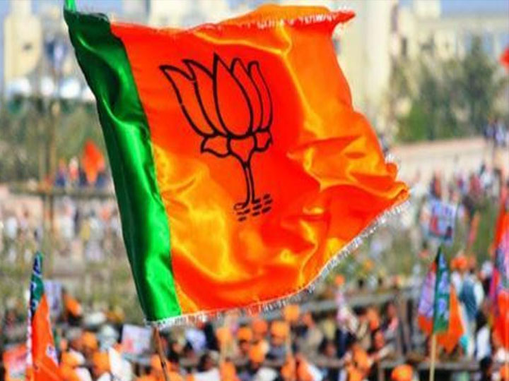 आगामी चुनावों से पहले पूर्व मंत्री समर्थकों के साथ BJP में शामिल, अध्यक्ष ने भी थामा दामन