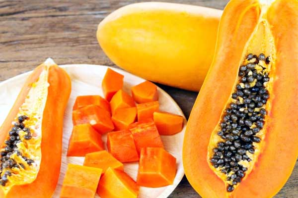 पपीते का भूलकर भी सेवन न करें ये लोग, झेलना पड़ सकता है नुकसान