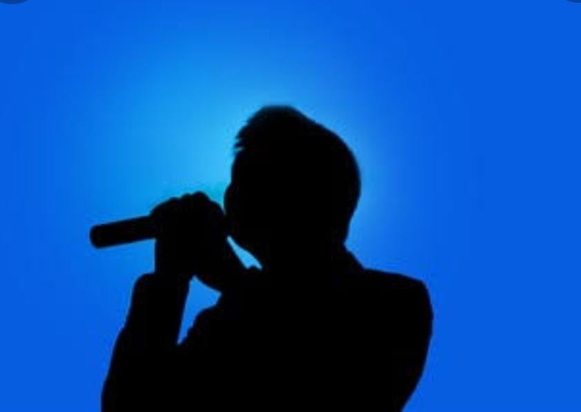 वायरल वीडियो : जब मानसिक रूप से कमजोर शख्स ने गाया गाना, सुनने वाले हुए हैरान !