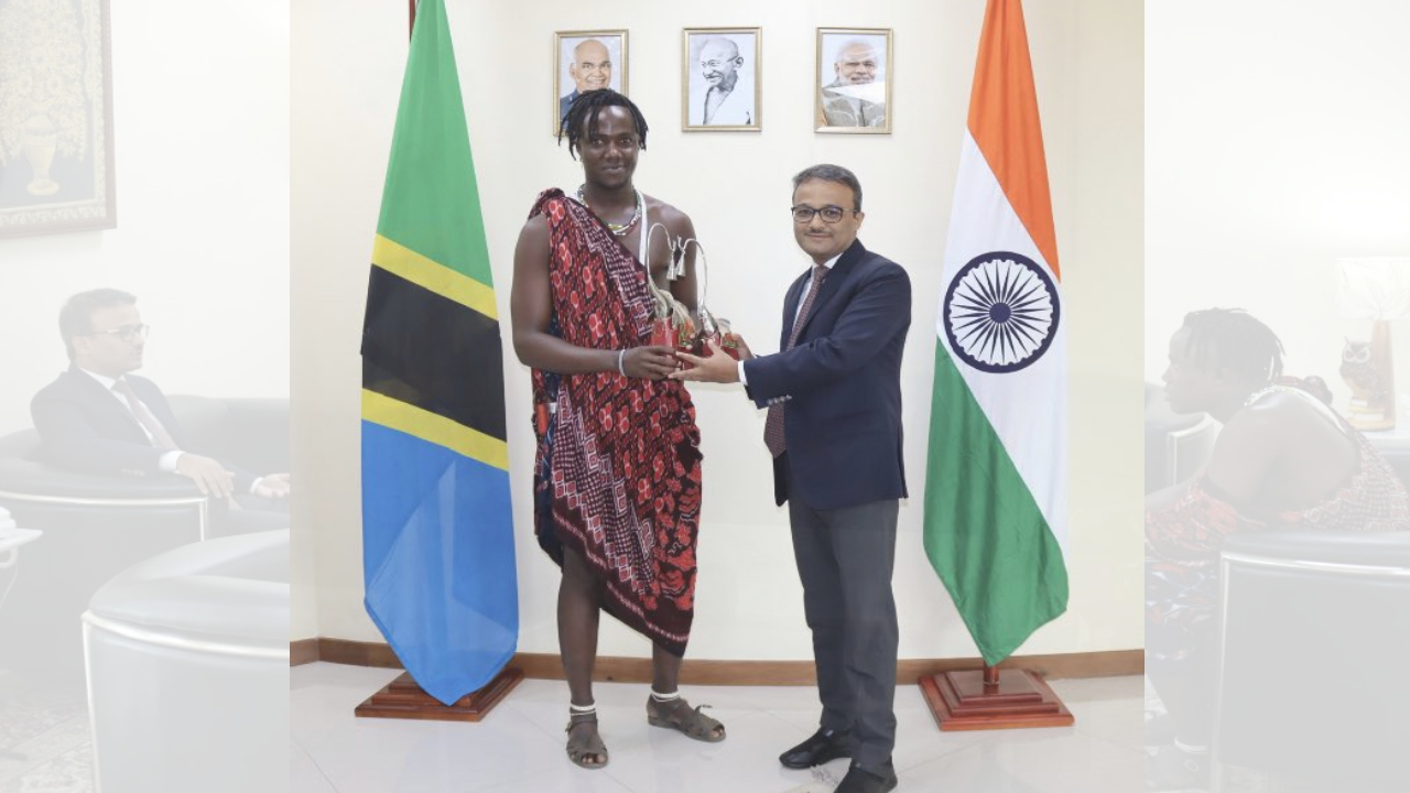 इंटरनेट स्टार किली पॉल को तंजानिया में भारतीय उच्चायोग ने सम्मानित किया