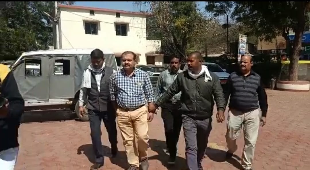 लोकायुक्त का एक्शन, 40 हजार रुपये की रिश्वत लेते पंचायत सचिव गिरफ्तार