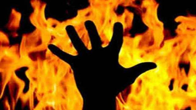 Jabalpur News: गोदाम में लगी भीषण आग लाखों का सामान जल कर खाक