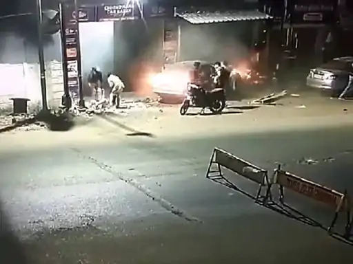 Road Accident : 100 की रफ्तार से दुकान में घुसी कार, दो पुलिसकर्मी गंभीर हालत में अस्पताल में भर्ती