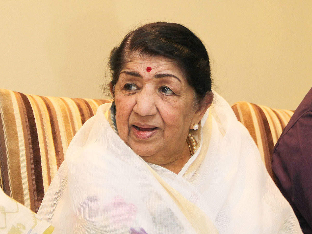 Lata Mangeshkar: 36 से अधिक भाषाओं में गाना गा चुकी हैं लता मंगेशकर, जाने ऐसे ही दिल छू जाने वाले तथ्य