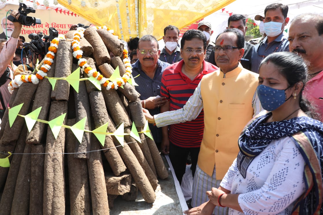 MP News: सीएम शिवराज होलिका दहन में नहीं करेंगे इस साल लकड़ियों का इस्तेमाल..