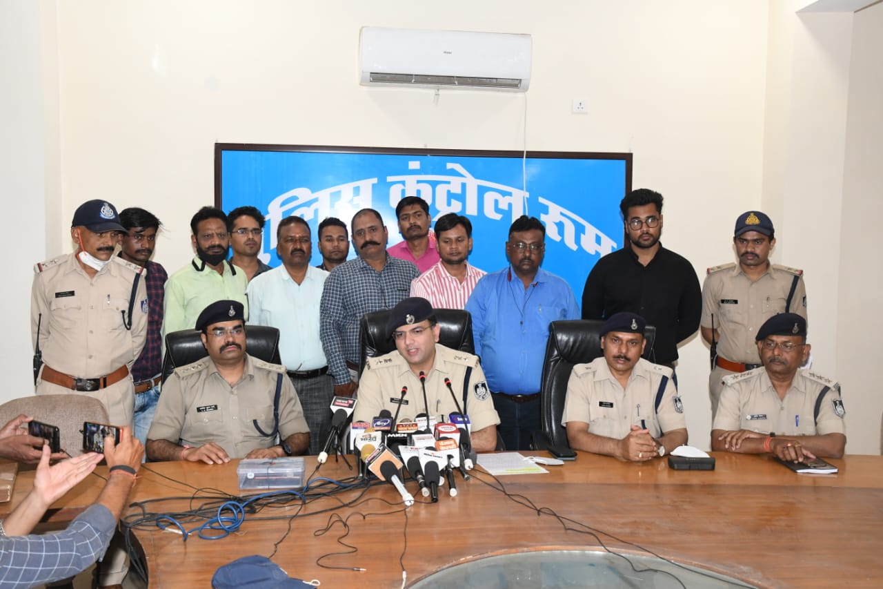 अंतरराज्यीय गिरोह के तीन सदस्य गिरफ़्तार, गोल्डन सिम देने के नाम पर करते थे धोखाधड़ी