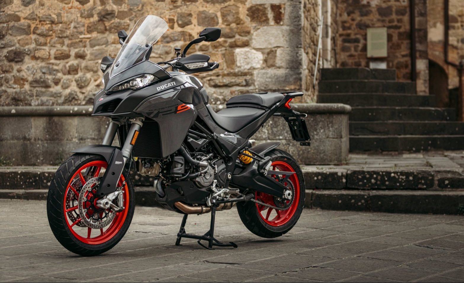 Ducati Multistrada V2 बना देगा अपने डिजाइन से युवाओं को दीवाना, भारत में हुआ लॉन्च, जाने कीमत