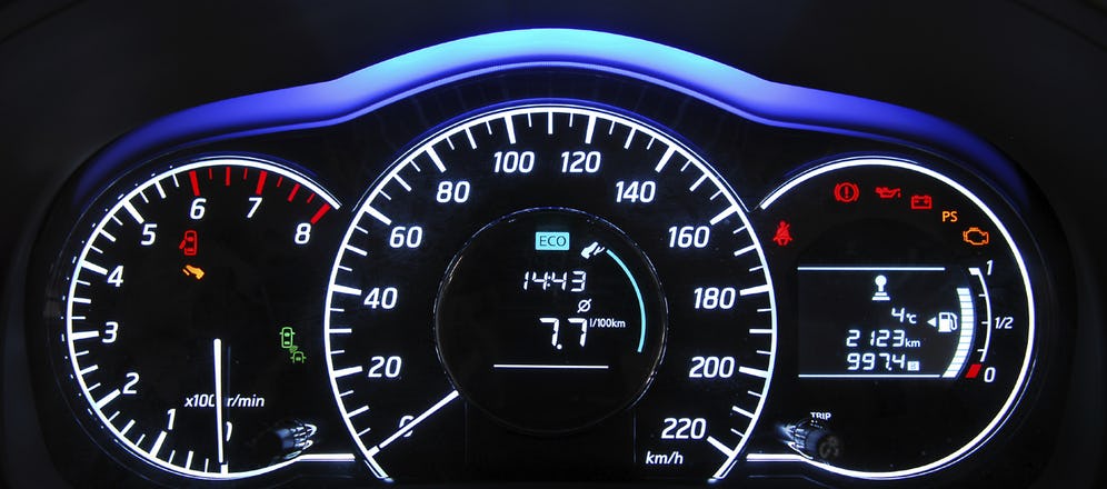 How to increase car mileage : इन गलतियों की वजह से ही आपकी कार दे रही खराब माइलेज