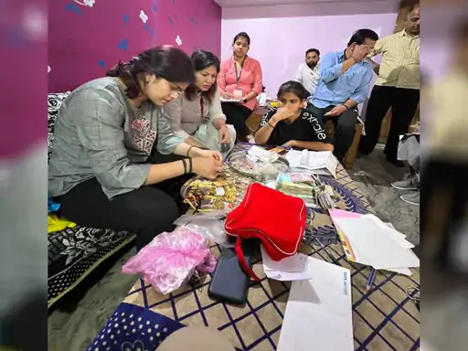 जबलपुर-सागर EOW का बड़ा एक्शन, समिति प्रबंधक के घर छापेमारी, भारी मात्रा में नकद-जेवर जब्त, जांच जारी