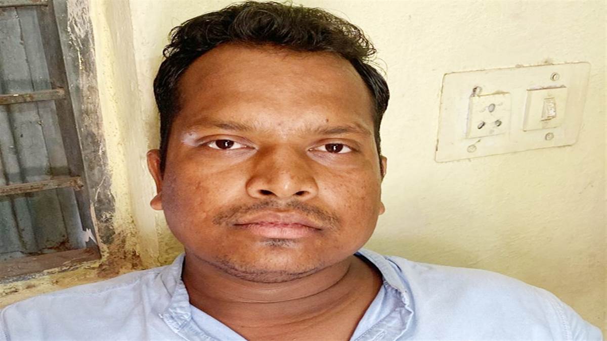 Dewas Bribe News: उज्जैन लोकायुक्त की बड़ी कार्रवाई, राजस्व निरीक्षक 9 हजार रुपए की रिश्वत लेते रंगेहाथों गिरफ्तार