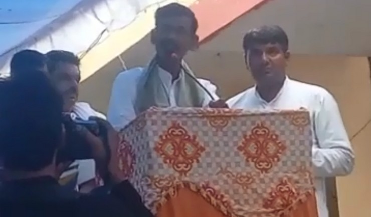 VIDEO VIRAL: बीजेपी विधायक के बिगड़े बोल- रखो 2 पिस्तौल और पत्थर, पुलिस कहां तक..