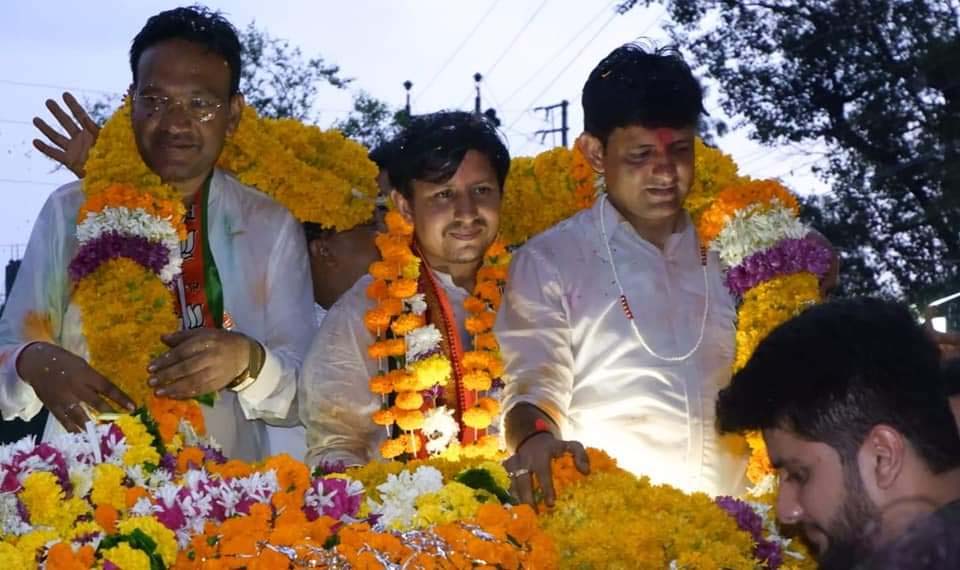 इंदौर वार्ड क्रमांक 63 के भाजपा प्रत्याशी मृदुल अग्रवाल के लिए विधायक आकाश विजयवर्गीय ने किया जनसंपर्क, उमड़ा जनसैलाब