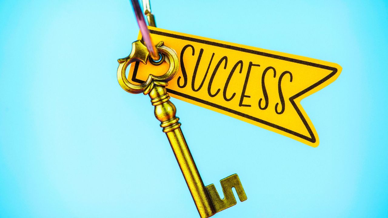 Gita Updesh: भगवान श्री कृष्ण के अनुसार जीवन में सफलता के होते हैं ये 5 मूलमंत्र, जानें यहां