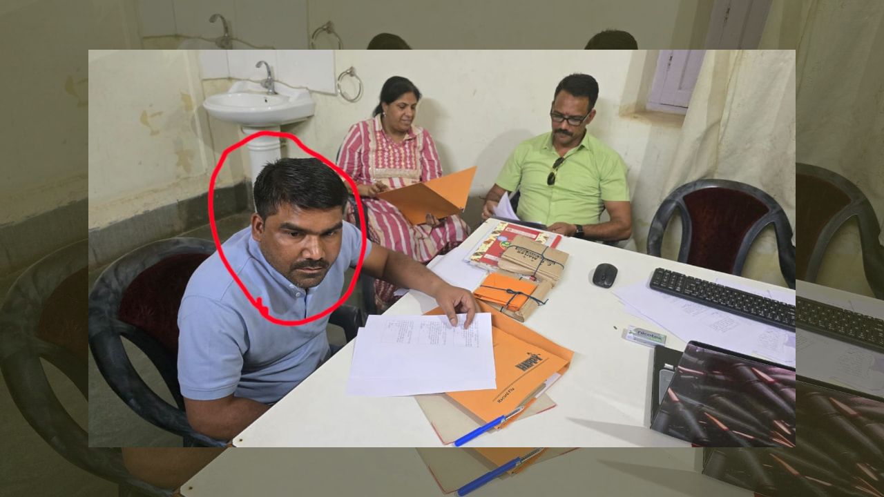 Mandla News : लोकायुक्त पुलिस ने जनपद पंचायत बिछिया के उपयंत्री को 30 हजार की रिश्वत लेते रंगे हाथ पकड़ा