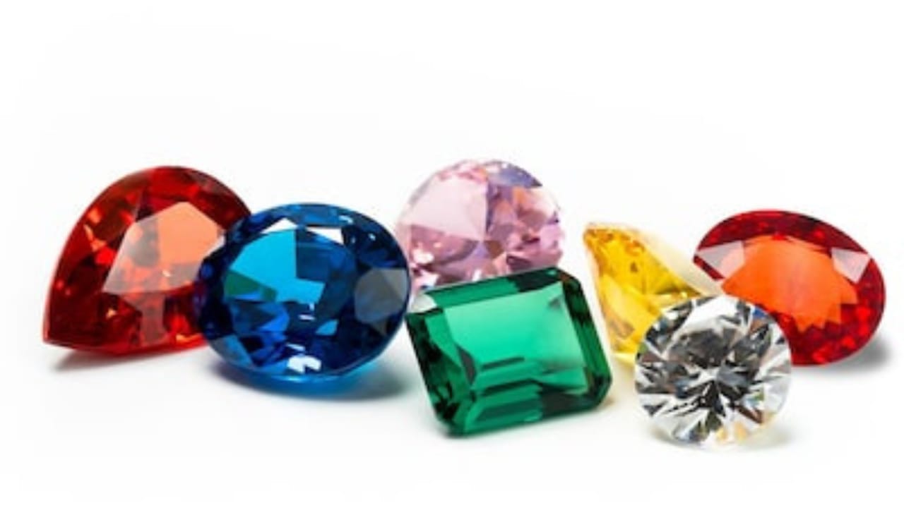 सच्चे प्यार की कर रहे हैं तलाश? ये 5 रत्न साथी को करेंगे अट्रैक्ट, मजबूत होगा रिश्ता