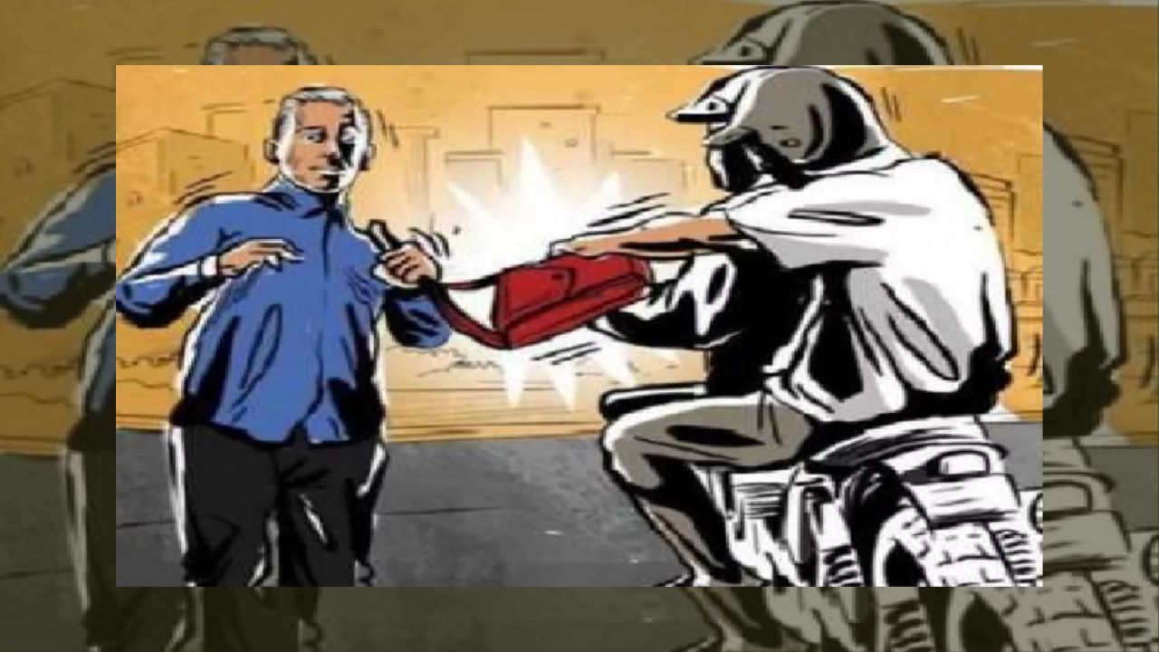 राह चलते मोबाईल लूटने वाले 03 आरोपी गिरफ्तार, दो नाबालिग, पुलिस ने बरामद किए लूटे फोन