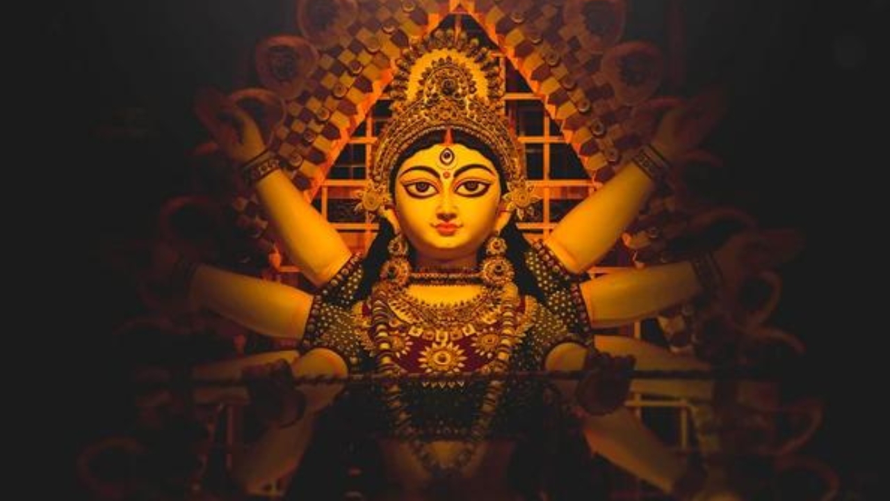 नवरात्रि में करें ये 5 उपाय, धन से भर जाएगी तिजोरी, मिलेगा माता दुर्गा का आशीर्वाद