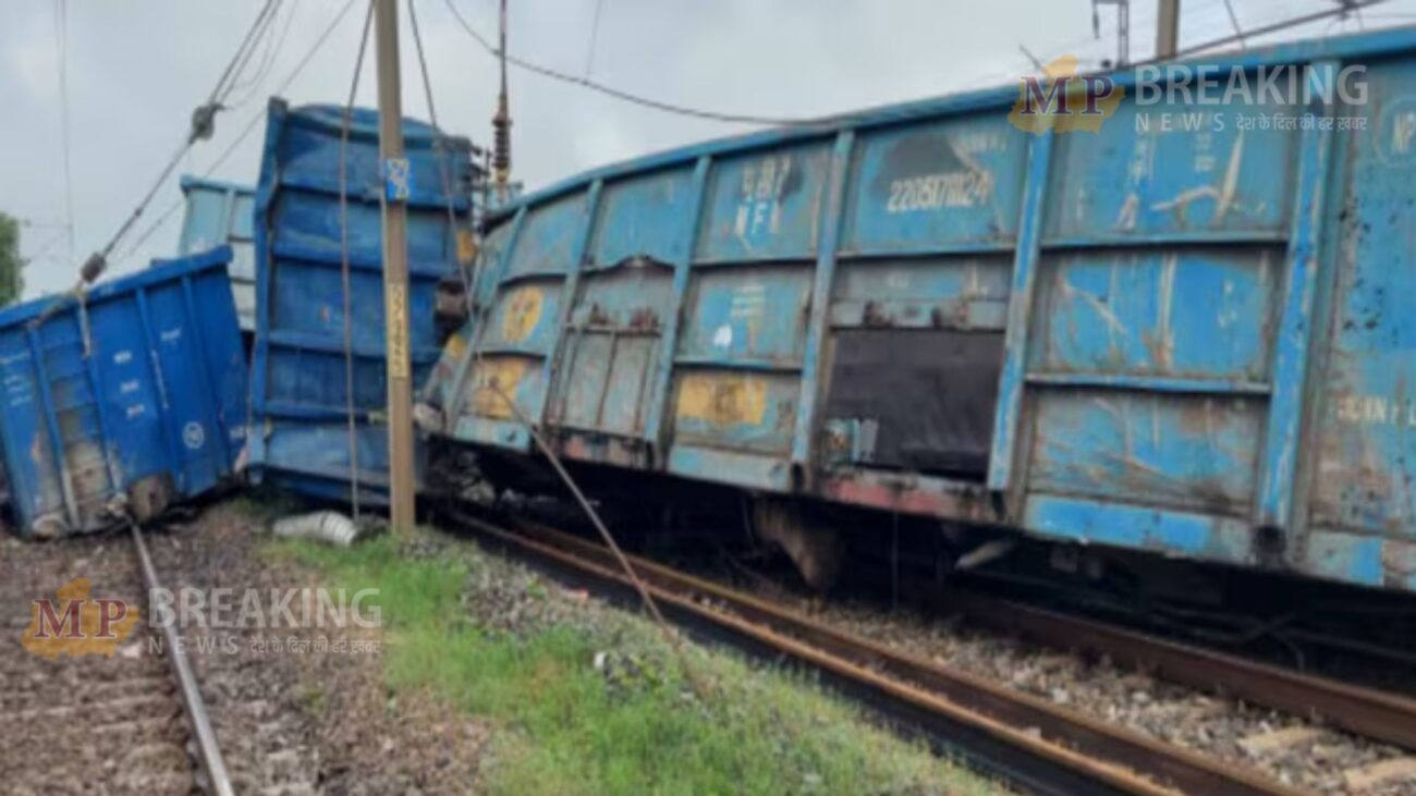 वृंदावन और अझई स्टेशनों के बीच मालगाड़ी ट्रैक से उतरी, भोपाल मण्डल से गुजरने वाली ट्रेनों का बदला रूट