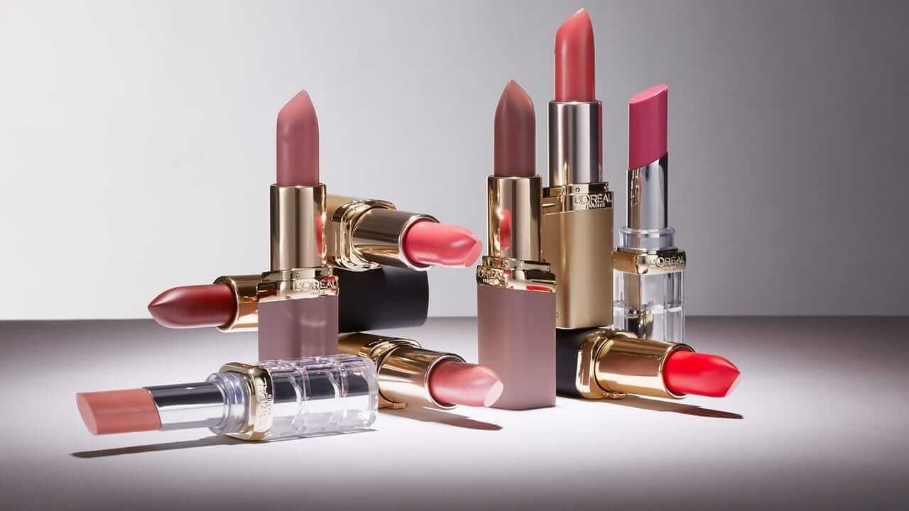 ये Lipstick Shades ब्लू आउटफिट के साथ लगेंगे परफेक्ट, मिलेगा क्लासी लुक
