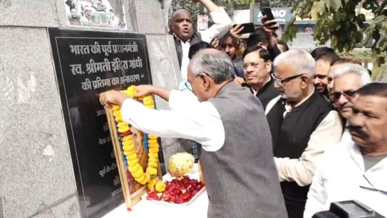 कांग्रेस ने पूर्व पीएम इंदिरा गांधी की जयंती पर पुष्पांजलि अर्पित की, दिग्विजय सिंह ने BJP सरकार पर साधा निशाना