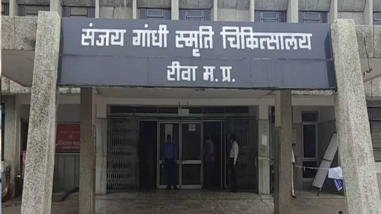 रीवा के संजय गांधी अस्पताल में अवैध वसूली का मामला, मरीज के परिजन ने किया हंगामा