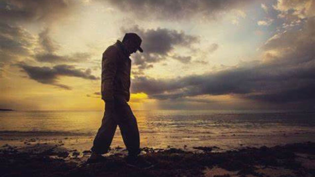 अकेलापन है सेहत के लिए खतरनाक, जानें इसे कैसे दूर करें और खुशहाल जीवन जीएं