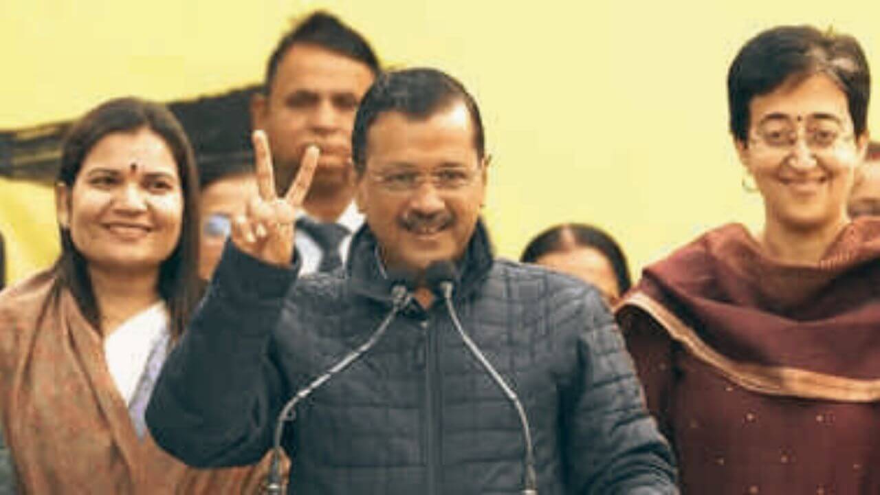 दिल्ली की महिलाओं को AAP ने दी सौगात, हर महीने खाते में आएंगे 1 हजार,13 दिसंबर से शुरू होंगे रजिस्ट्रेशन