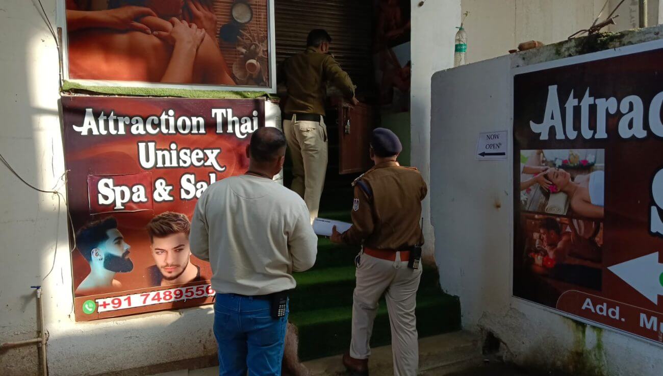 जबलपुर में स्पा सेन्टर पर पुलिस का छापा, मिले युवक-युवतियाँ, किया गया सील