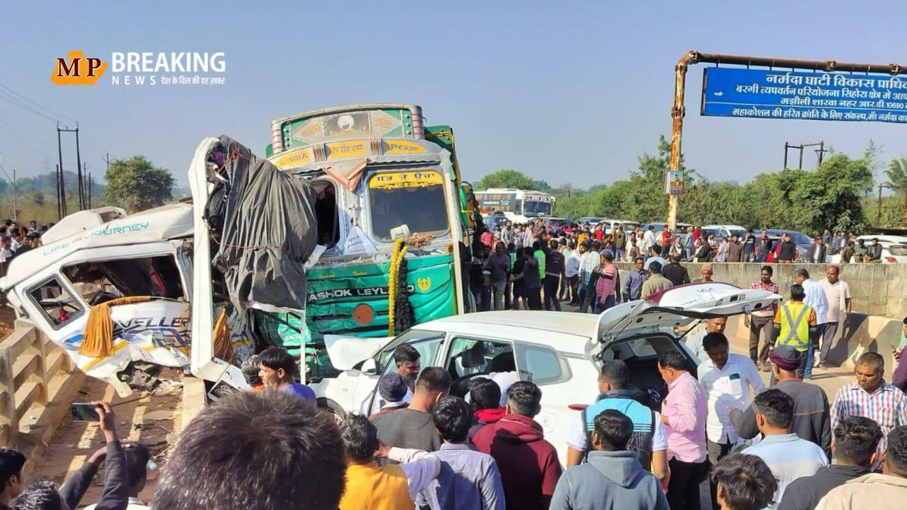 नेशनल हाईवे 30 पर भीषण सड़क हादसा, ट्रैवलर गाड़ी की ट्रक से हुई टक्कर, हादसे में सात लोगों ने गवाई जान