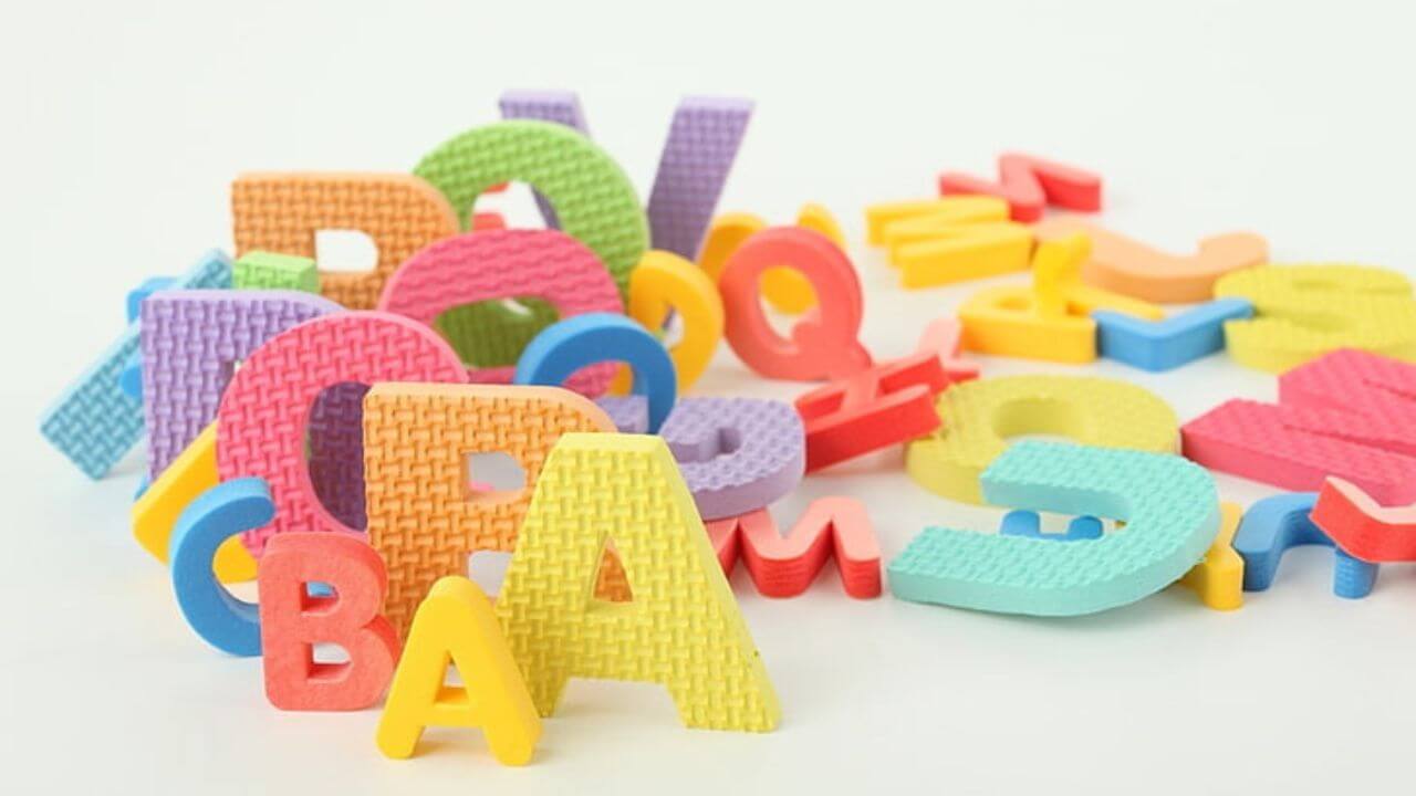 झूठ बोलने वालों से नफरत करते हैं इस नामाक्षर के लोग, रोमांच करते हैं पसंद