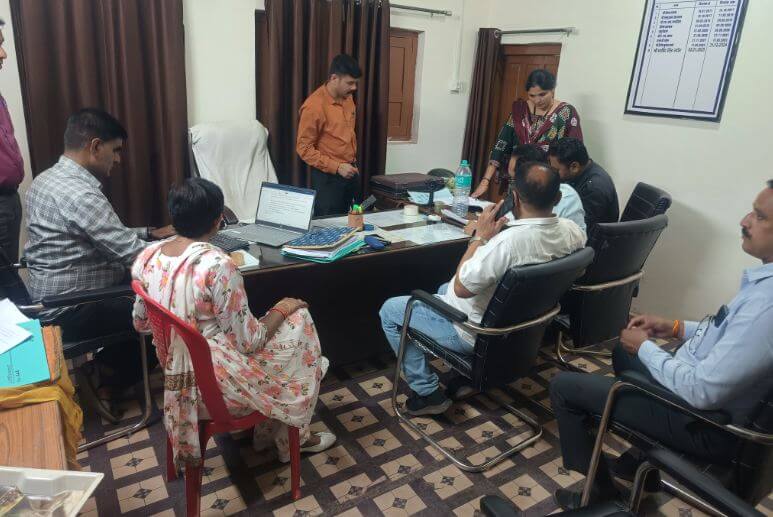 MP में लोकायुक्त की बड़ी कार्रवाई, 1 लाख की रिश्वत लेते धराया बाबू, महिला अधिकारी के लिए मांगे थे पैसे, भनक लगते ही हुई गायब