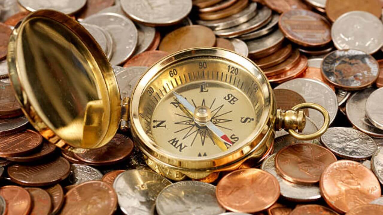 घर में की गई ये एक गलती बन जाती है सबसे बड़ा वास्तु दोष, कमाई के बाद भी पैसों की किल्लत से नहीं मिलती राहत