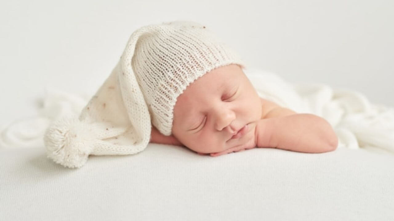 नन्ही राजकुमारी को दें हिंदू महीने से जुड़े नाम, बहुत शानदार हैं इनके अर्थ