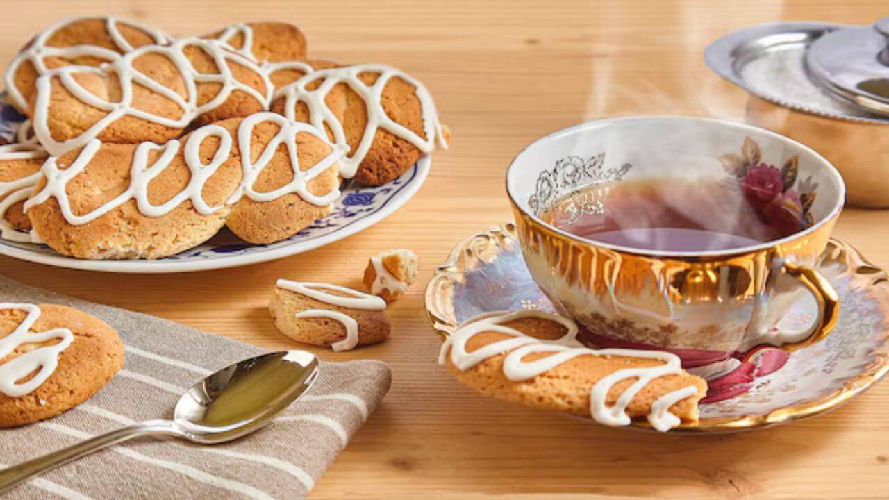 चाय लवर्स दें ध्यान! चाय के साथ इन 5 चीजों का कॉम्बिनेशन है बेहद खतरनाक, सेहत के लिए बन सकते हैं जहर