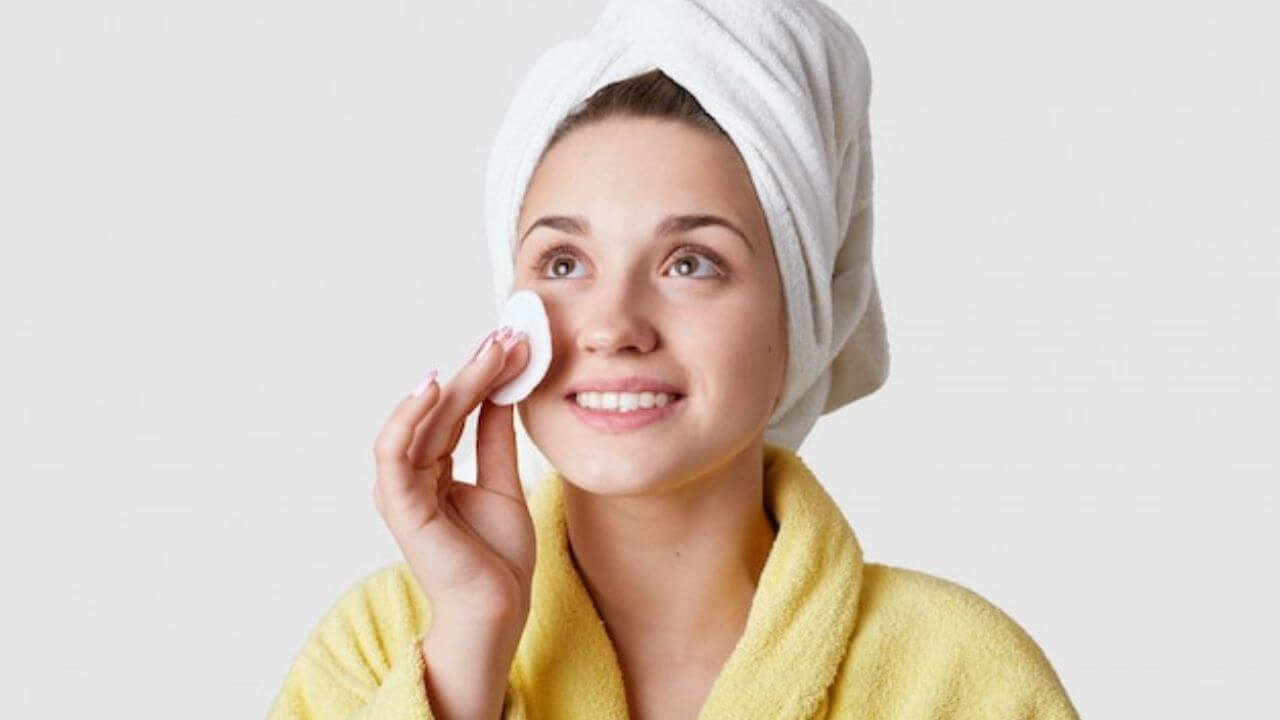 ग्लोइंग स्किन के लिए चेहरे पर लगाएं ये 3 चीजें, दूर होंगे दाग-धब्बे, चमक उठेगी त्वचा
