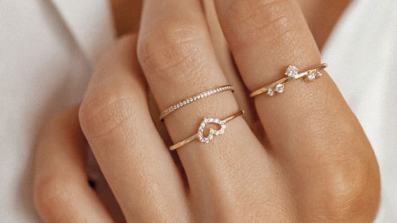 चमकाना चाहते हैं अपनी किस्मत का सितारा, ज्योतिष से जानें कौन-सी धातु है शुभ