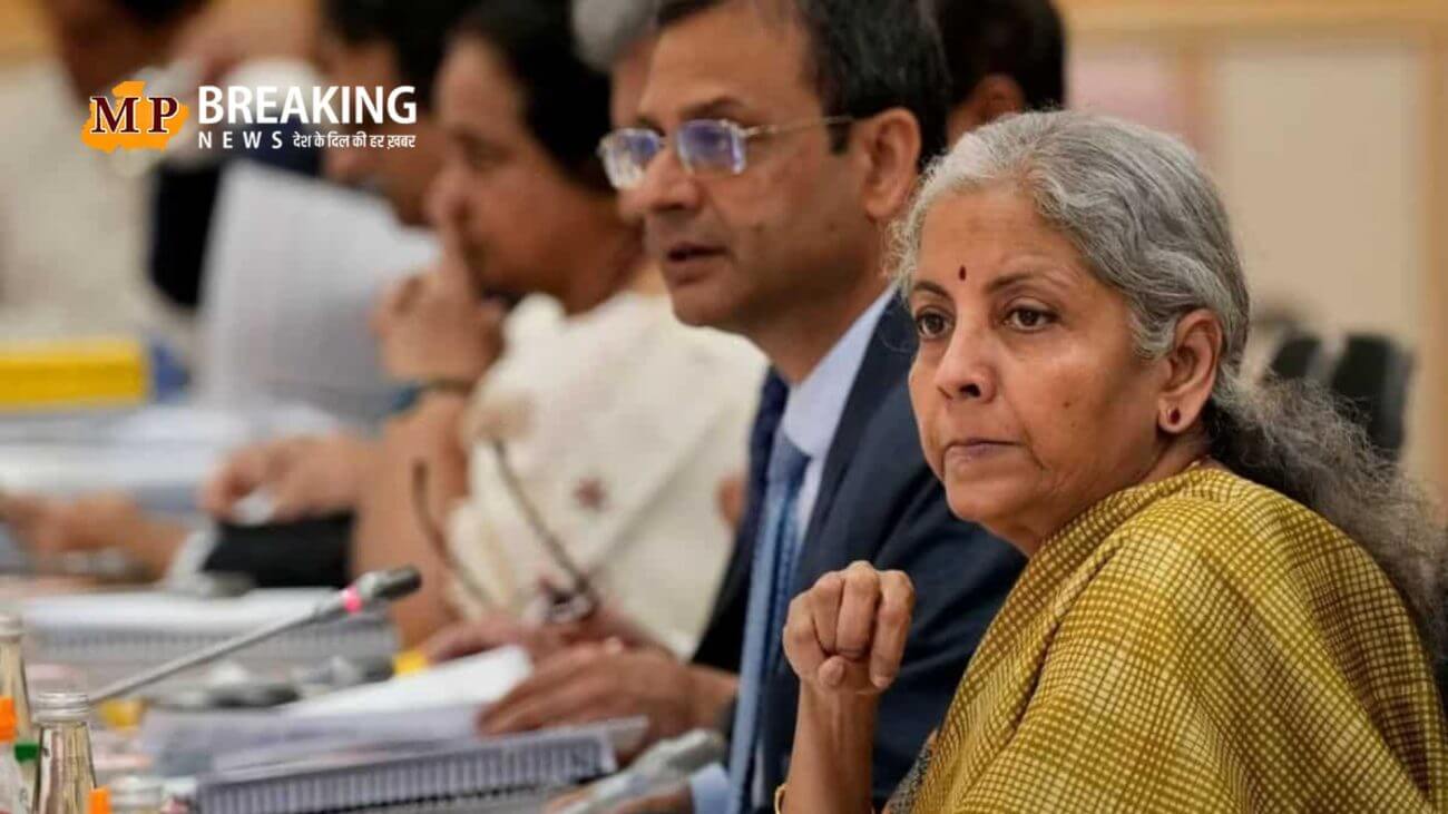 आम आदमी को मिल सकती है बड़ी राहत! मोबाइल फोन, मक्खन, घी समेत ये चीजें हो सकती सस्ती