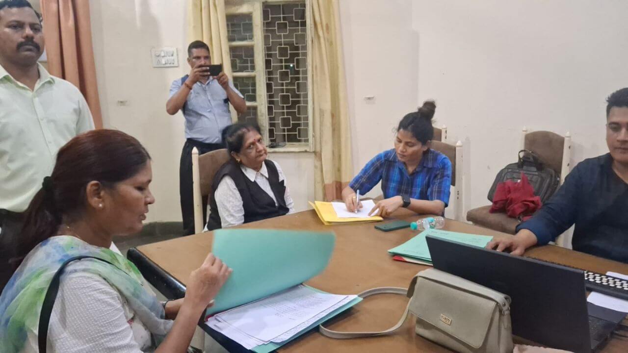 अतिरिक्त लोक अभियोजक को लोकायुक्त पुलिस ने 15 हजार रुपए की रिश्वत लेते रंगे हाथों पकड़ा