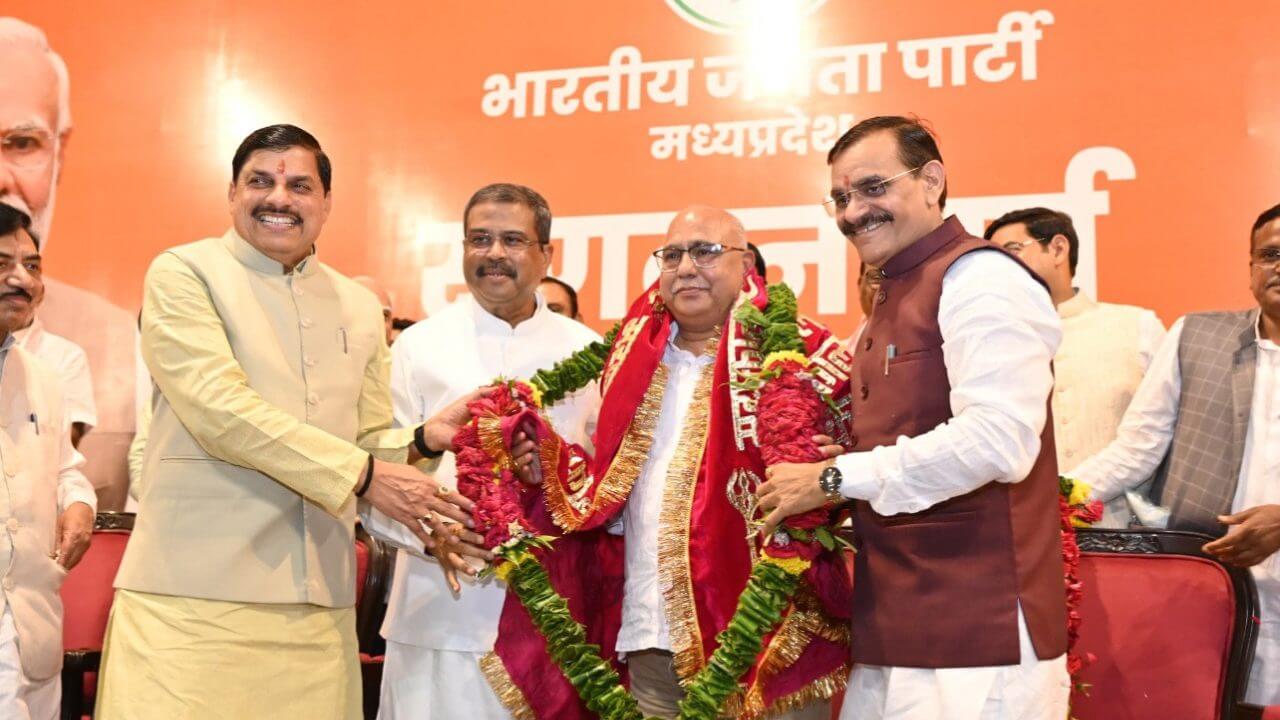 हेमंत खंडेलवाल बने मध्यप्रदेश बीजेपी के नए प्रदेश अध्यक्ष, सीएम डॉ. मोहन यादव ने दिया सर्टिफिकेट, वीडी शर्मा ने माला पहनाकर किया स्वागत