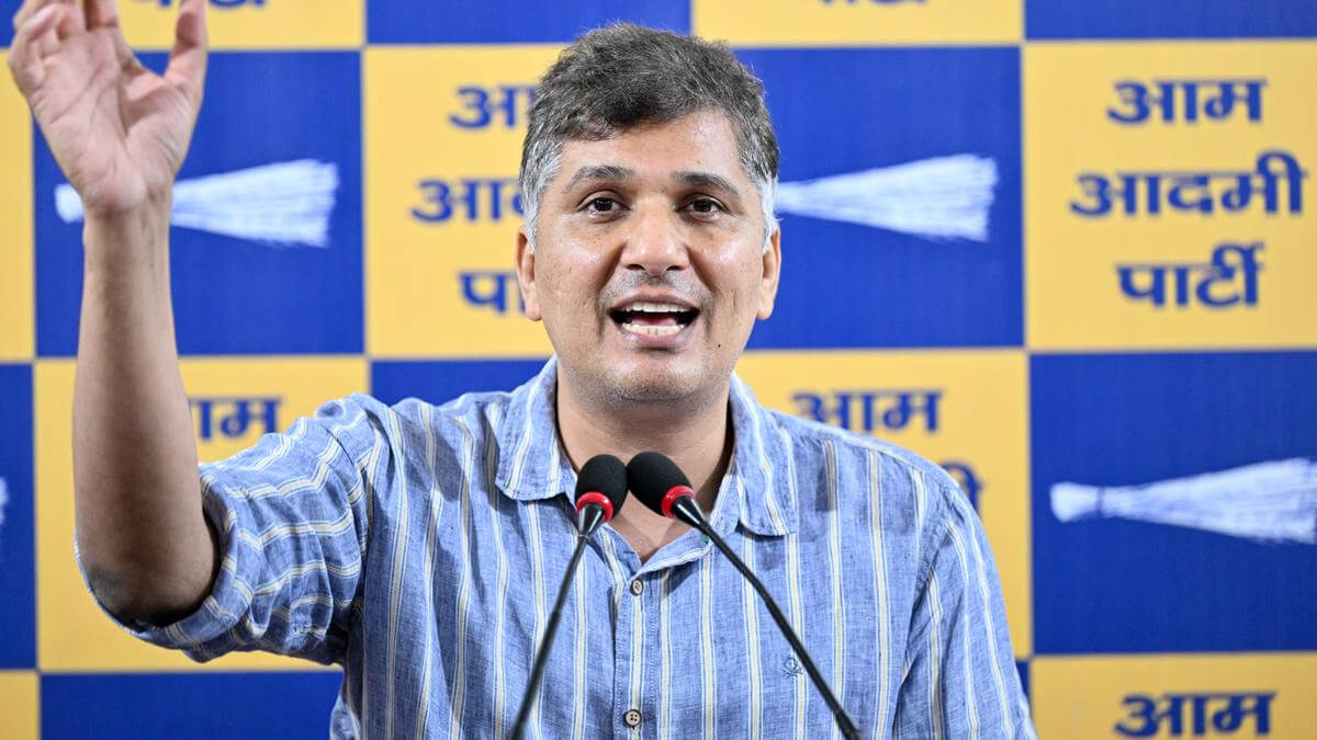 दिल्ली के पालम अग्निकांड पर AAP नेता सौरभ भारद्वाज का बड़ा आरोप, बोले- गद्दे बिछाने देते तो 9 लोगों की जान बच सकती थी