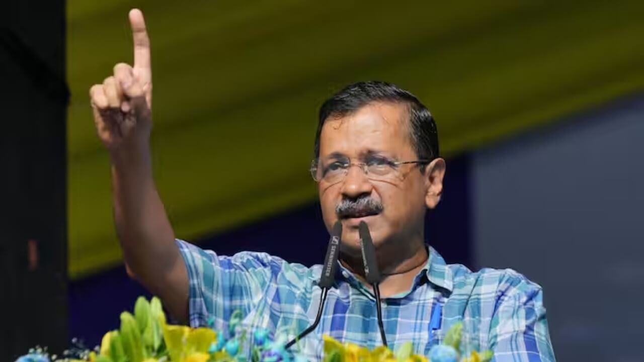 Delhi News: शांतिपूर्ण प्रदर्शन कर रहे SSC छात्रों पर पुलिस का लाठीचार्ज, केजरीवाल बोले- लोकतंत्र की हत्या हो रही