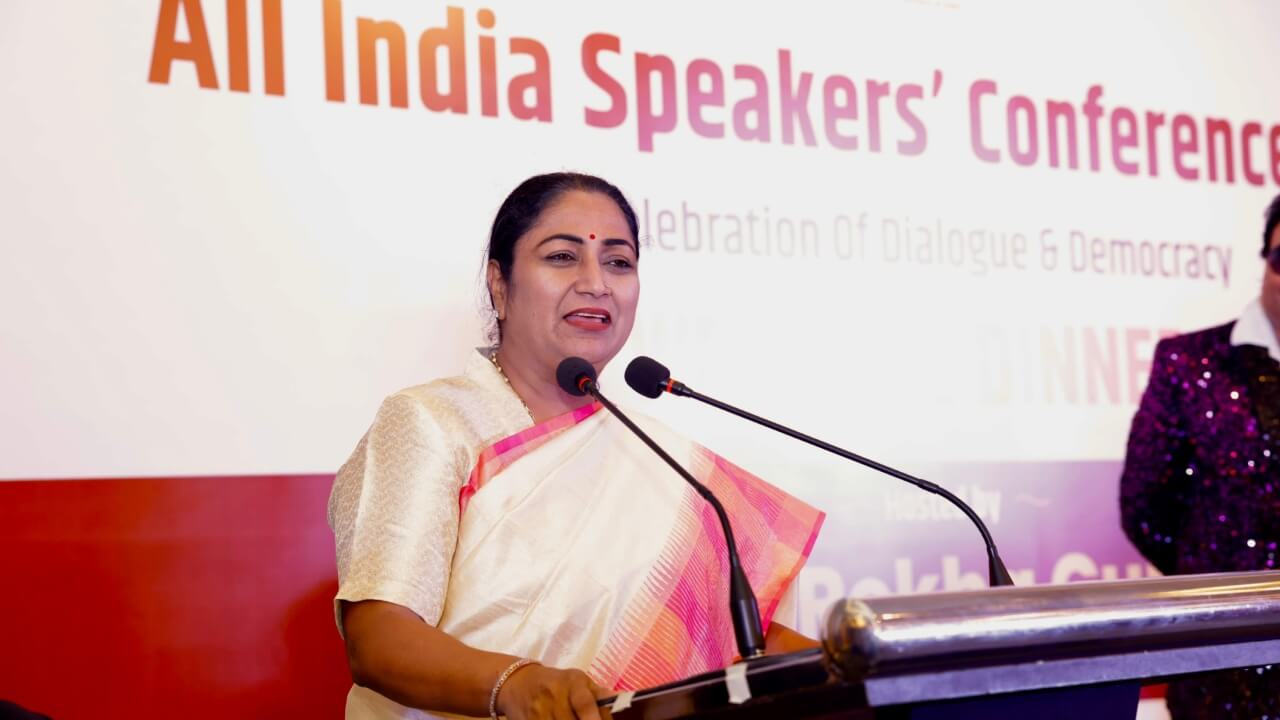 Delhi News: CM रेखा गुप्ता ने ऑल इंडिया स्पीकर्स कॉन्फ्रेंस में लोकतंत्र की मजबूती पर दिया जोर