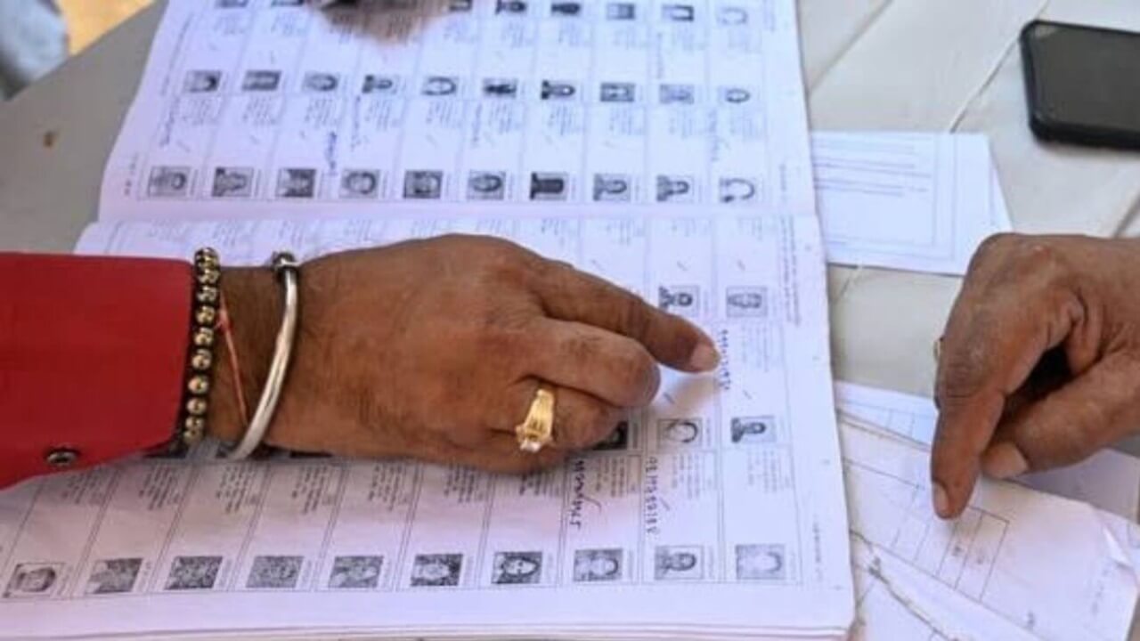 यूपी पंचायत चुनाव से पहले बड़ा खुलासा, एक जिले में 62 हजार बोगस वोटरों की हुई पहचान, जांच में जुटे बीएलओ
