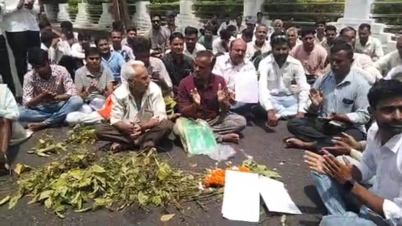 आखिर क्यों किसानों ने फसल पर चढ़ाई फूलमाला, हनुमान चालीसा पाठ किया, पढ़ें खबर