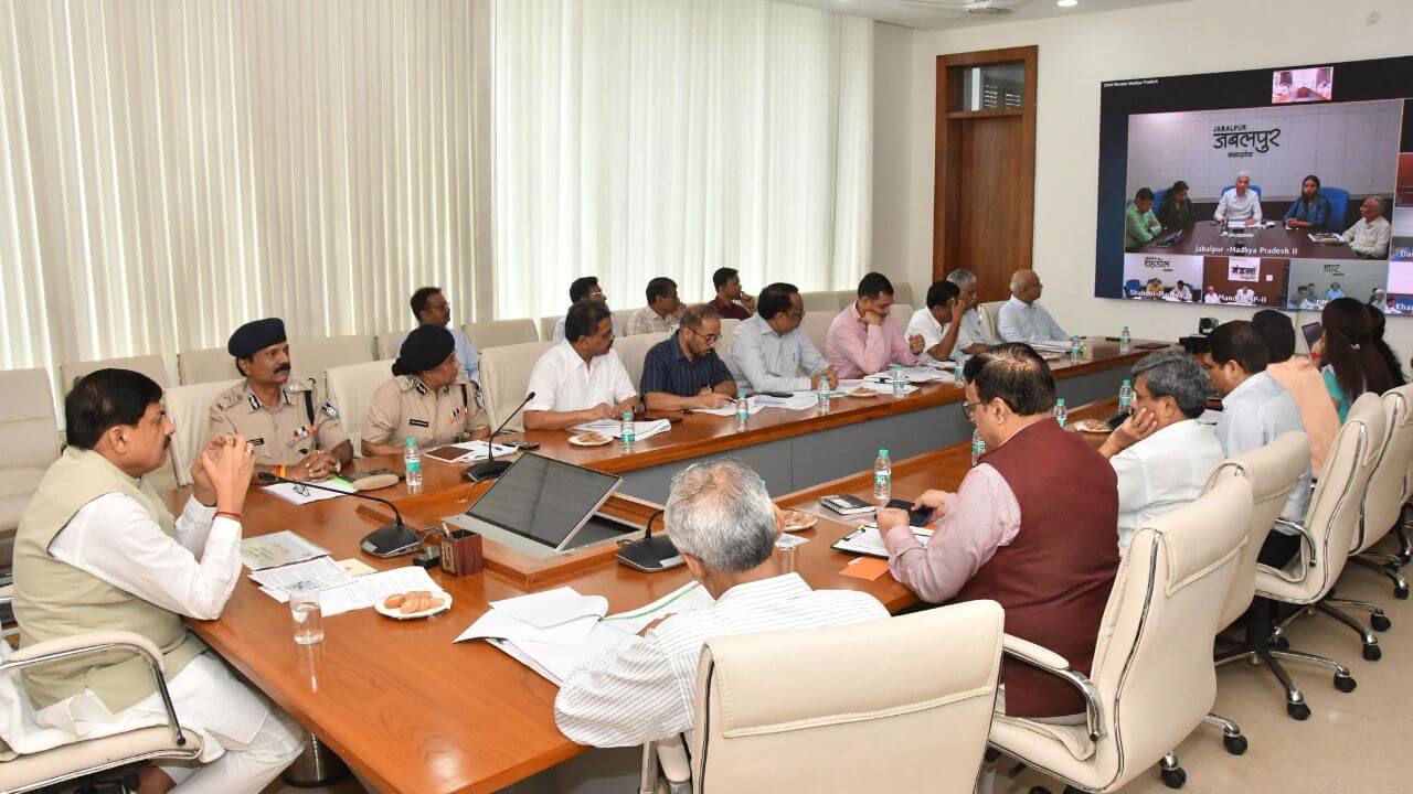 खाद किल्लत की ख़बरों के बीच सीएम डॉ मोहन यादव की दो टूक, अव्यवस्था के लिए कलेक्टर होंगे जिम्मेदार, सरकार किसानों के साथ