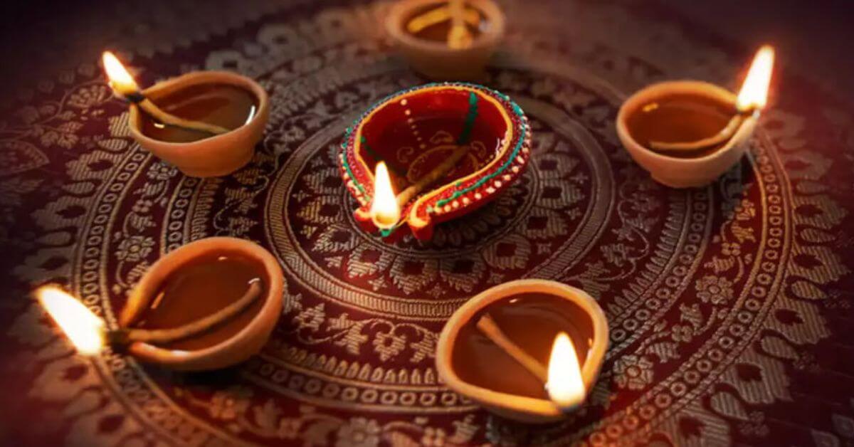 धनतेरस पर जलाएं कितने दीपक? जानें क्यों जलाया जाता है यम दीप