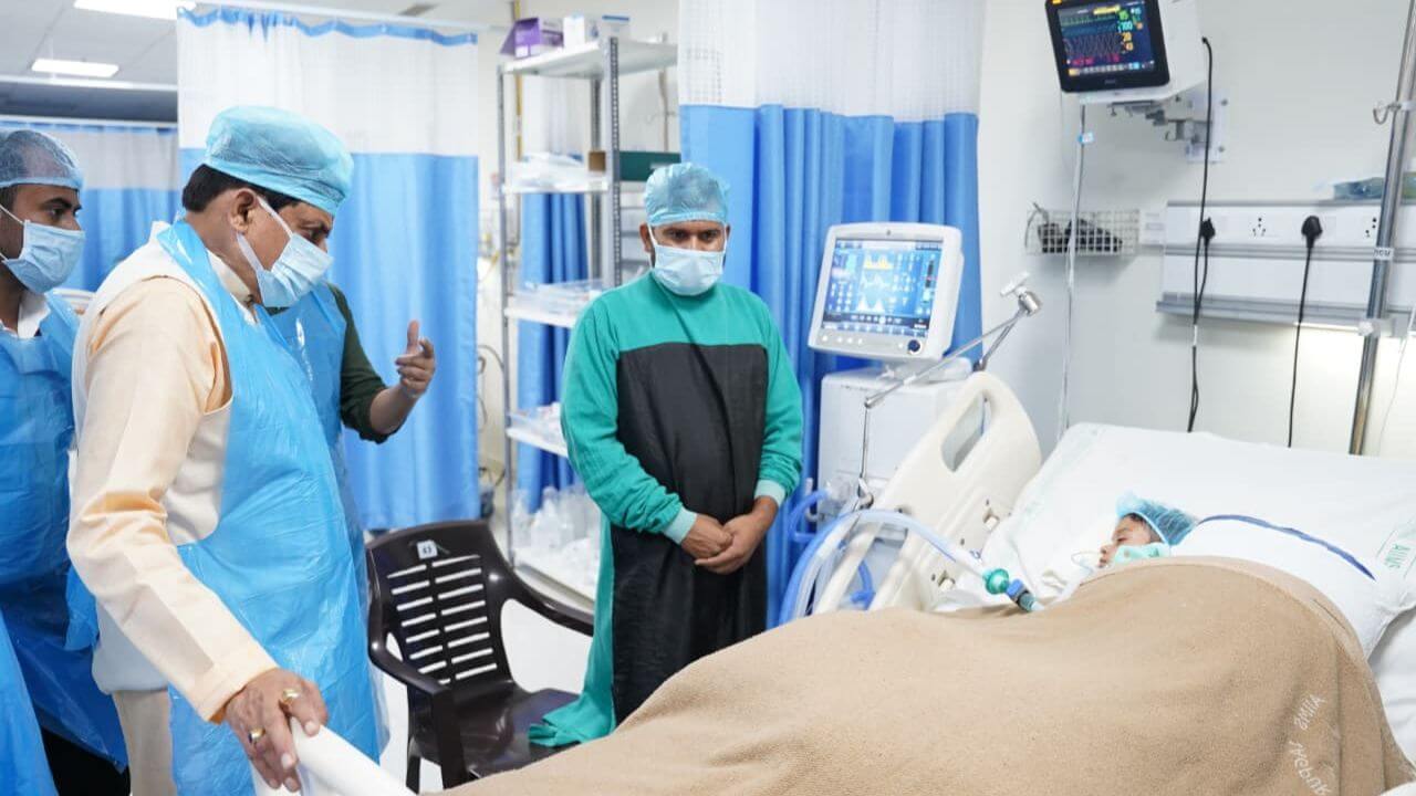 सीएम डॉ मोहन यादव ने नागपुर में भर्ती बच्चों और परिजनों का जाना हाल, बोले- “कफ़ सिरप से जुड़े किसी दोषी को छोड़ेंगे नहीं”