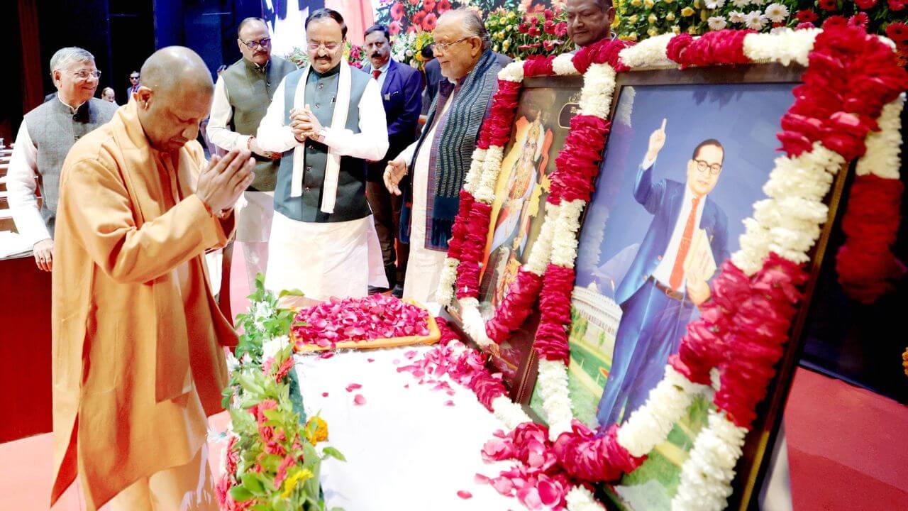 संविधान दिवस पर बोले सीएम योगी, भारत सौभाग्यशाली है, देश ने इसे सर्वोपरि मानकर सम्मान दिया